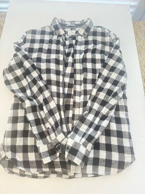 Men's Black & White Check Flannel Dress Shirt - Classic Button-Up